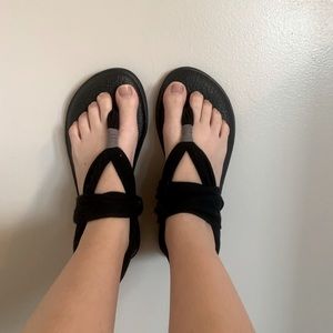 Sanuk’s yoga sling flip flops